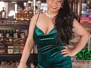 AdelinneMoretti  live sex cam
