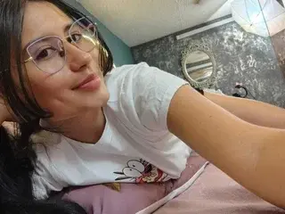NayeCloud  live sex cam