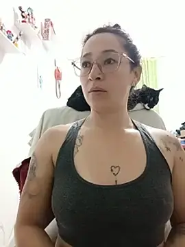 Emilypoppy3  live sex cam