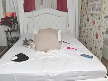 SilviaHart  live sex cam
