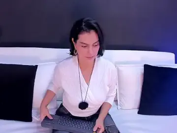 Ada_Monroe10  live sex cam