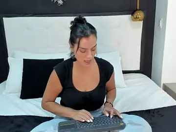 Ada_Monroe10  live sex cam
