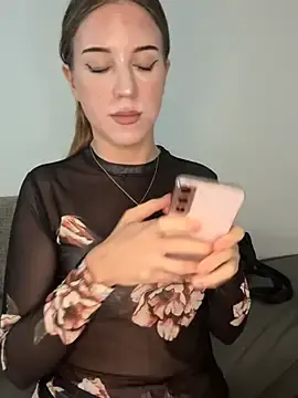 SweetJulia18  live sex cam