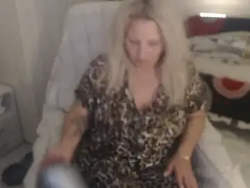 Divineblond  live sex cam