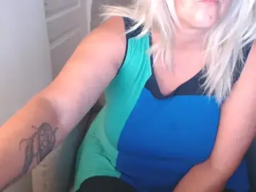 Divineblond  live sex cam