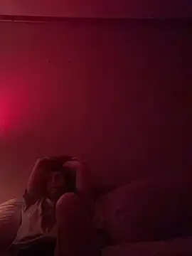 Holly2626  live sex cam