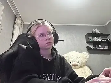 PlumyPrance  live sex cam