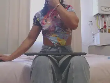 QueenMuscles  live sex cam