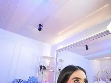 Elasummer  live sex cam