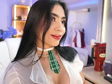 Elasummer  live sex cam