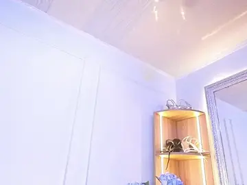 Elasummer  live sex cam