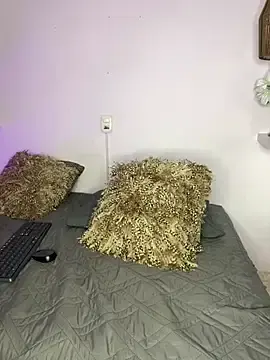Nahiaraa__  live sex cam