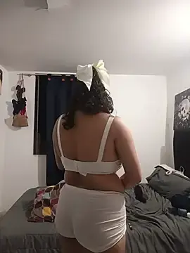 Wolfamara  live sex cam