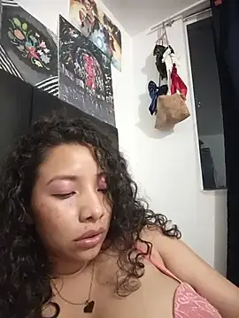 Wolfamara  live sex cam
