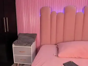 Nahomymoonbe  live sex cam