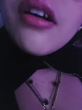 Elinaax  live sex cam