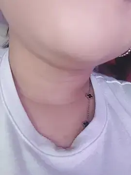 Elinaax  live sex cam