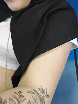 Elinaax  live sex cam
