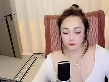 Daisy-77  live sex cam