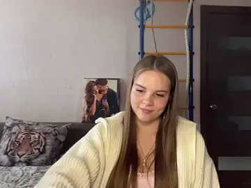 Peekinside  live sex cam