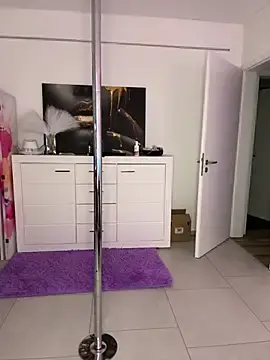 SpicyKylieFoxx  live sex cam