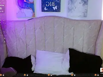 KiraBliss69  live sex cam
