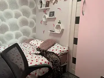 EvaxBlushy  live sex cam