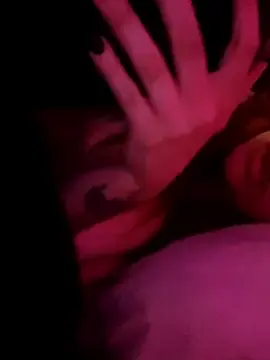 Maguichavarria21  live sex cam