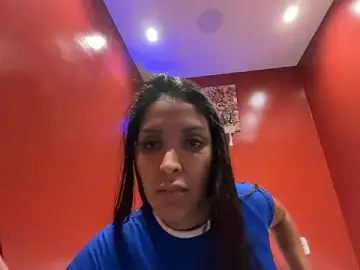 Thainamorenah  live sex cam