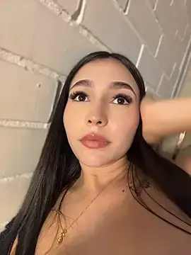 LauKisses  live sex cam