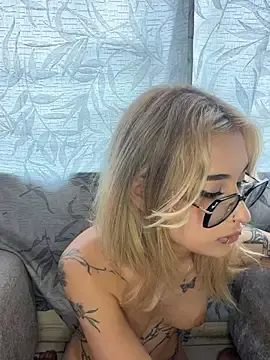 Melodylanee2  live sex cam