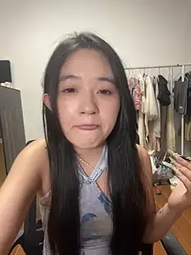 Summer-a  live sex cam