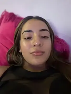 Bella-Saint  live sex cam