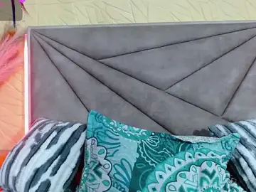 Esmeralda_oikos  live sex cam