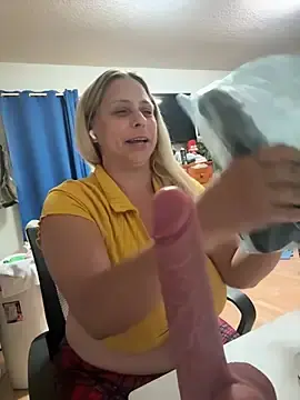 Hotslut187  live sex cam
