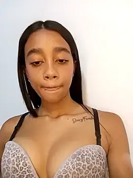 Zoe_Sweett18  live sex cam