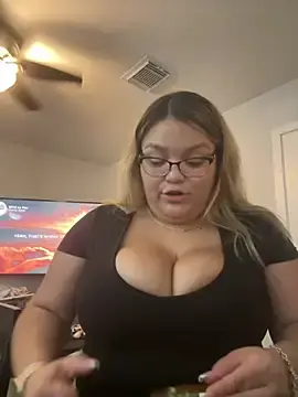Tiggobittiesss23  live sex cam
