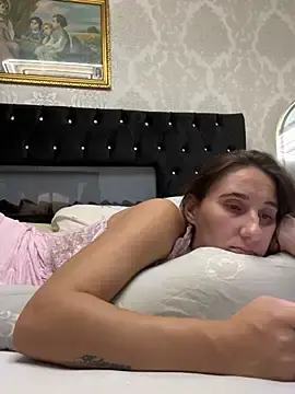 EmiliaLyn  live sex cam