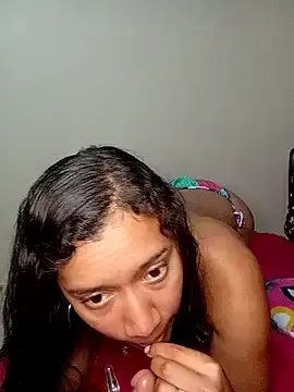 Mia-kiara  live sex cam