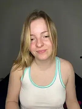 Heyitskiara  live sex cam