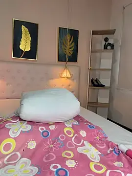 Valerie_lya  live sex cam