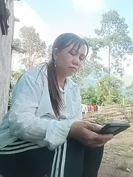 Mai-lingg  live sex cam