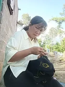 Mai-lingg  live sex cam