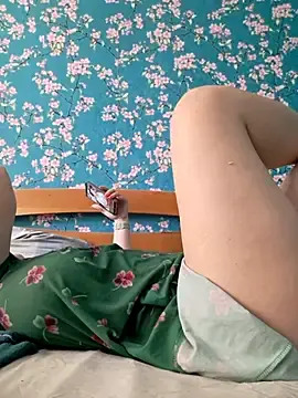 Rozaaaaforyoubigboob  live sex cam