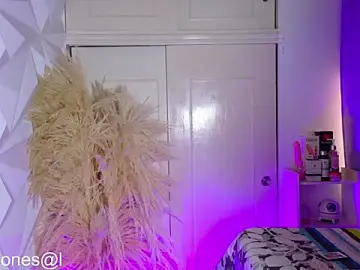 Jonesliam23  live sex cam