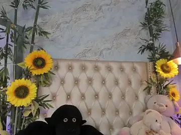 LittleeJaz  live sex cam
