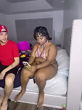 Iamdesiluv  live sex cam