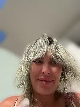 IssaSmith  live sex cam