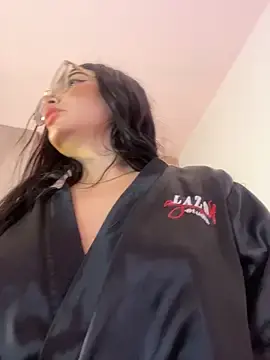 Mia_222  live sex cam