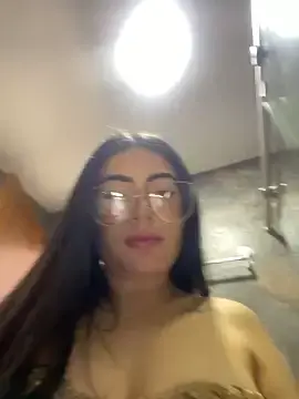 Mia_222  live sex cam